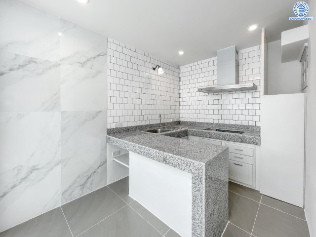 บ้านมือสองตกแต่งใหม่ ม.กฤษดานคร10 รัตนาธิเบศร์-บางใหญ่ ราคาถูกที่สุดในย่านนี้ บนเนื้อที่ 20 ตร.ว. ฟังก์ชั่น 3 ห้องนอน 2 ห้องน้ำ ทำเลเยี่ยมติดถนนรัตนธิเบศร์ ห่างรถไฟฟ้า "สถานีสามแยกบางใหญ่" เพียง 200 เมตร ใกล้เซ็นทรัลเวสต์เกตเพียง 1 กม. และจุดขึ้นทางด่วน "กาญจนาภิเษก"